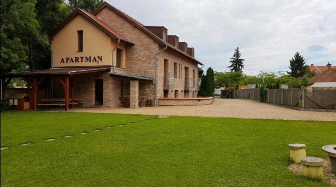 Niki Apartman Gyula Exterior photo